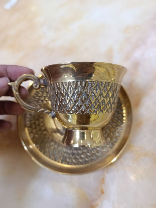 فنجان و نعلبکی تکی برنجی هندی با نگینکوبی ظریف و درخشش طلایی لوکس بازرگانی نداف