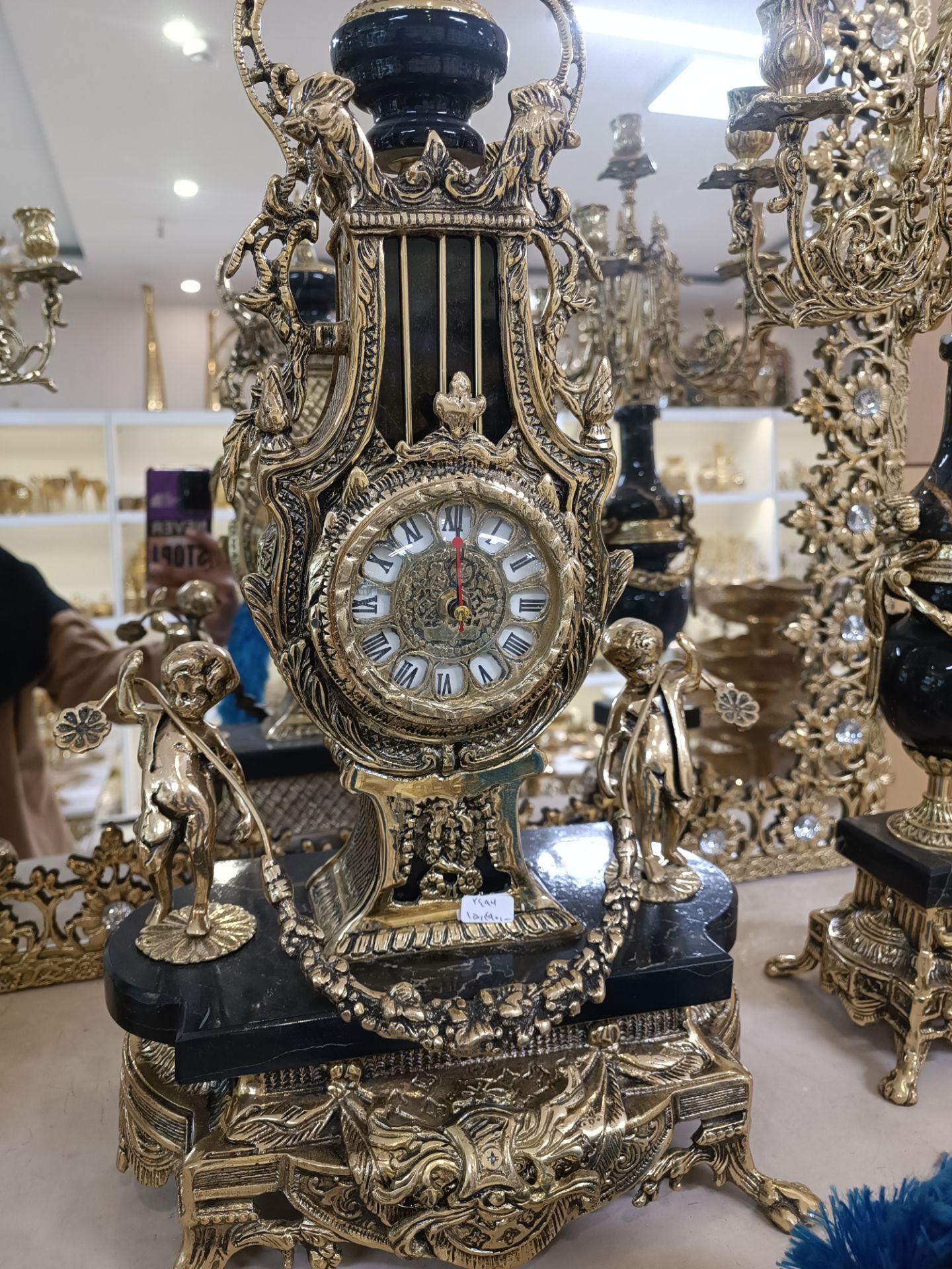 ساعت خروسي  برنجی در رنگ بندی سفید مشکی