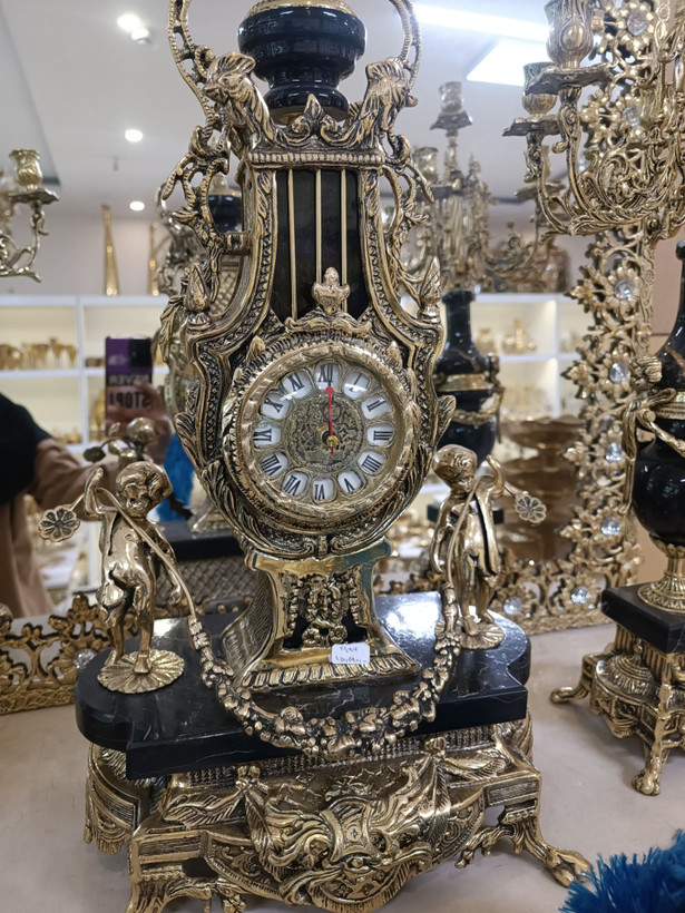 ساعت رومیزی طرح خروسی با بدنه برنجی طلایی و صفحه در دو رنگ سفید و مشکی بازرگانی نداف