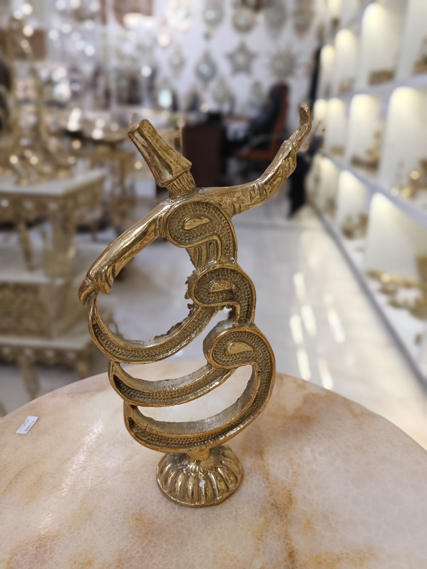 استند مترسک طلايي برنجی