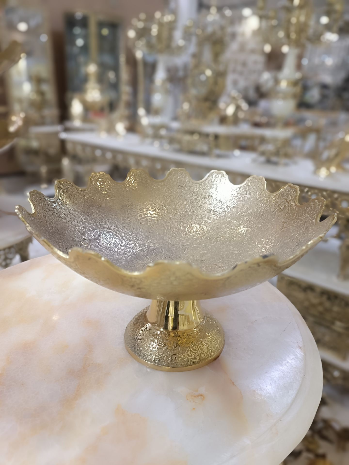 ميوه خوري لب قلعه طرح طاووس 12 اينچ برنجی