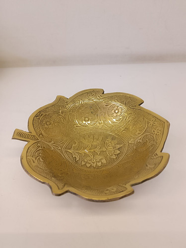 شکلات خوری نیم پایه برنجی طرح گل با لبه طرح برگ دکوری لوکس متالوکس
