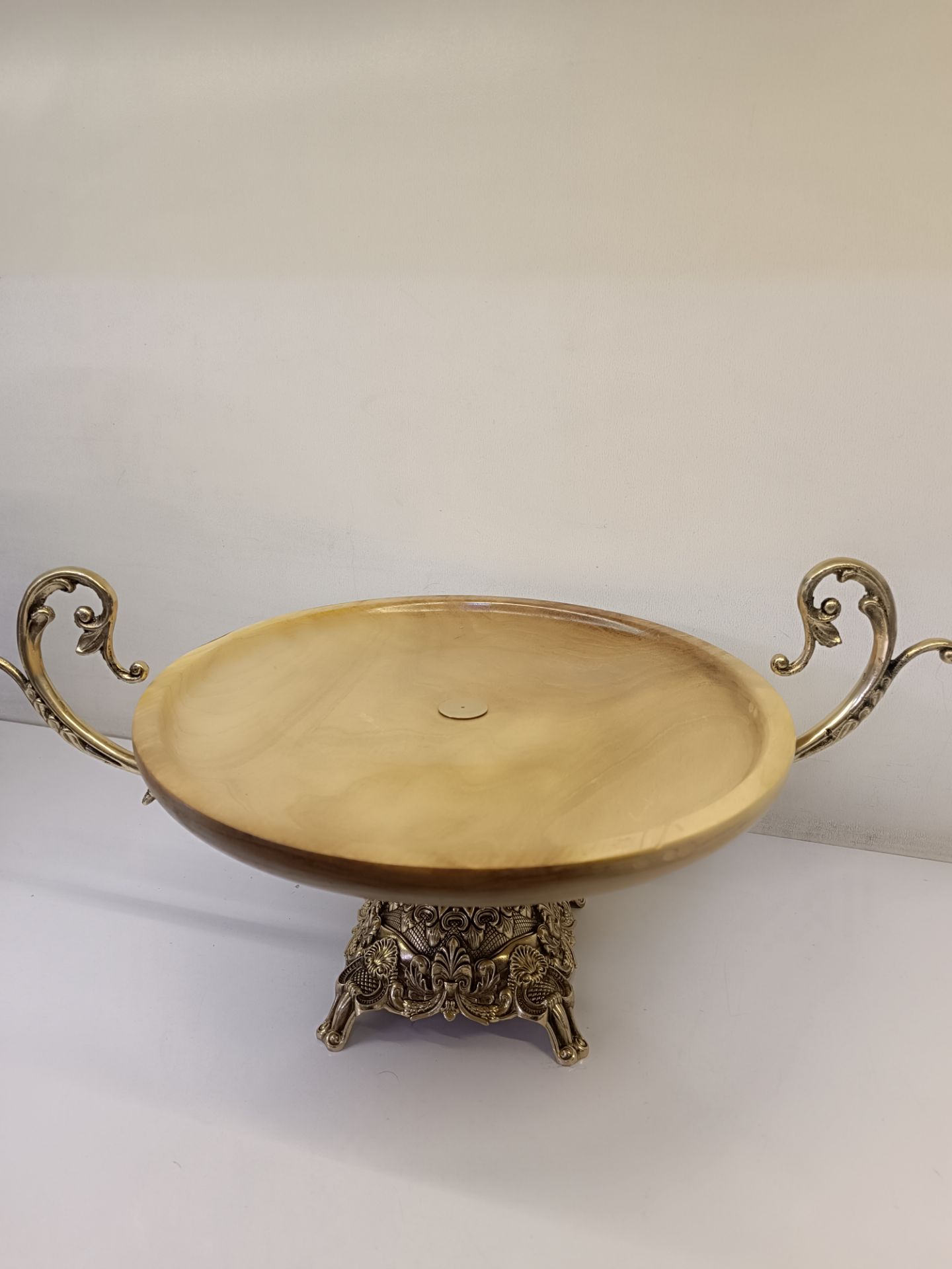 شیرینی خوری چوبی و برنزی مدل پارمیس با طراحی شیک مناسب پذیرایی و دکوراسیون لوکس محصول متالوکس