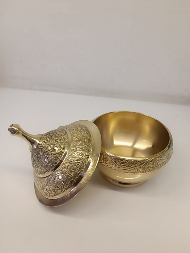 قندان برنجی طرح طاووس رینگی با ظرافت هنری بالا در بازرگانی نداف