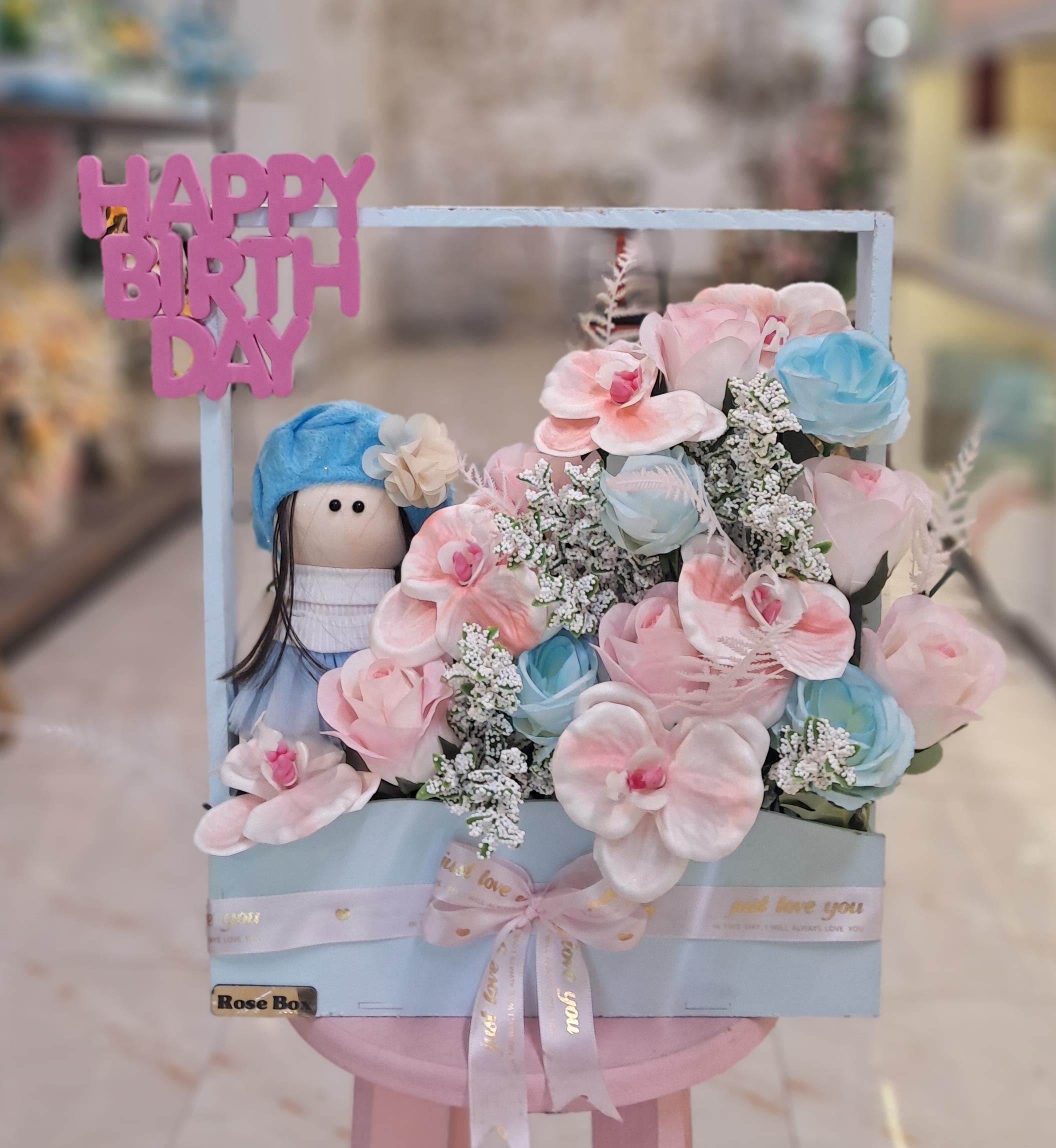 باکس گل مصنوعی با عروسک کد 805095