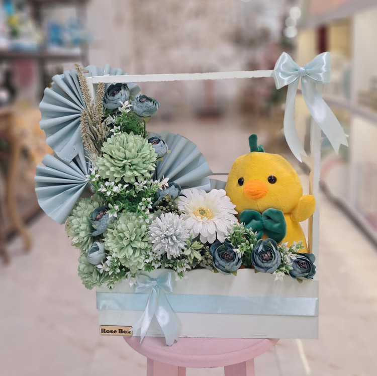 باکس گل مصنوعی با عروسک کد 790054