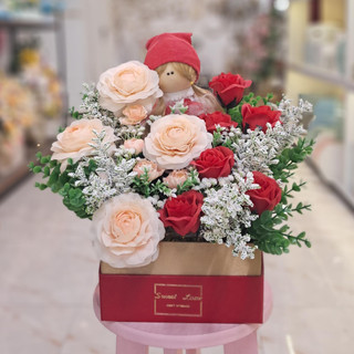 باکس گل مصنوعی با عروسک کد 780008