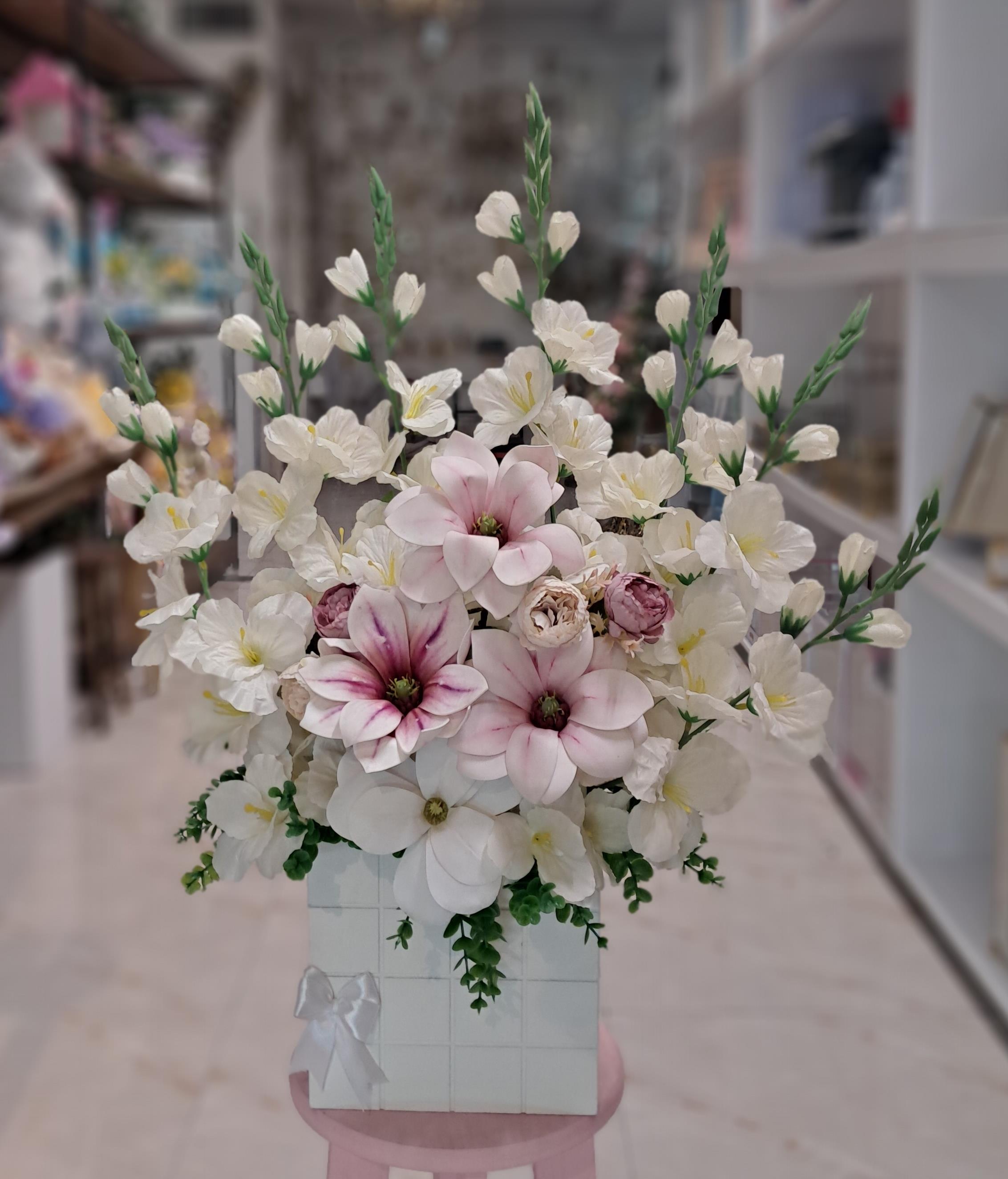 باکس گل مصنوعی سفید کد 790067