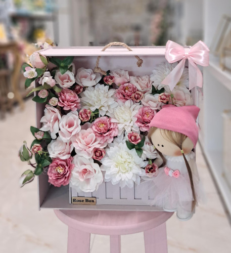 باکس گل مصنوعی صورتی با عروسک کد 460053
