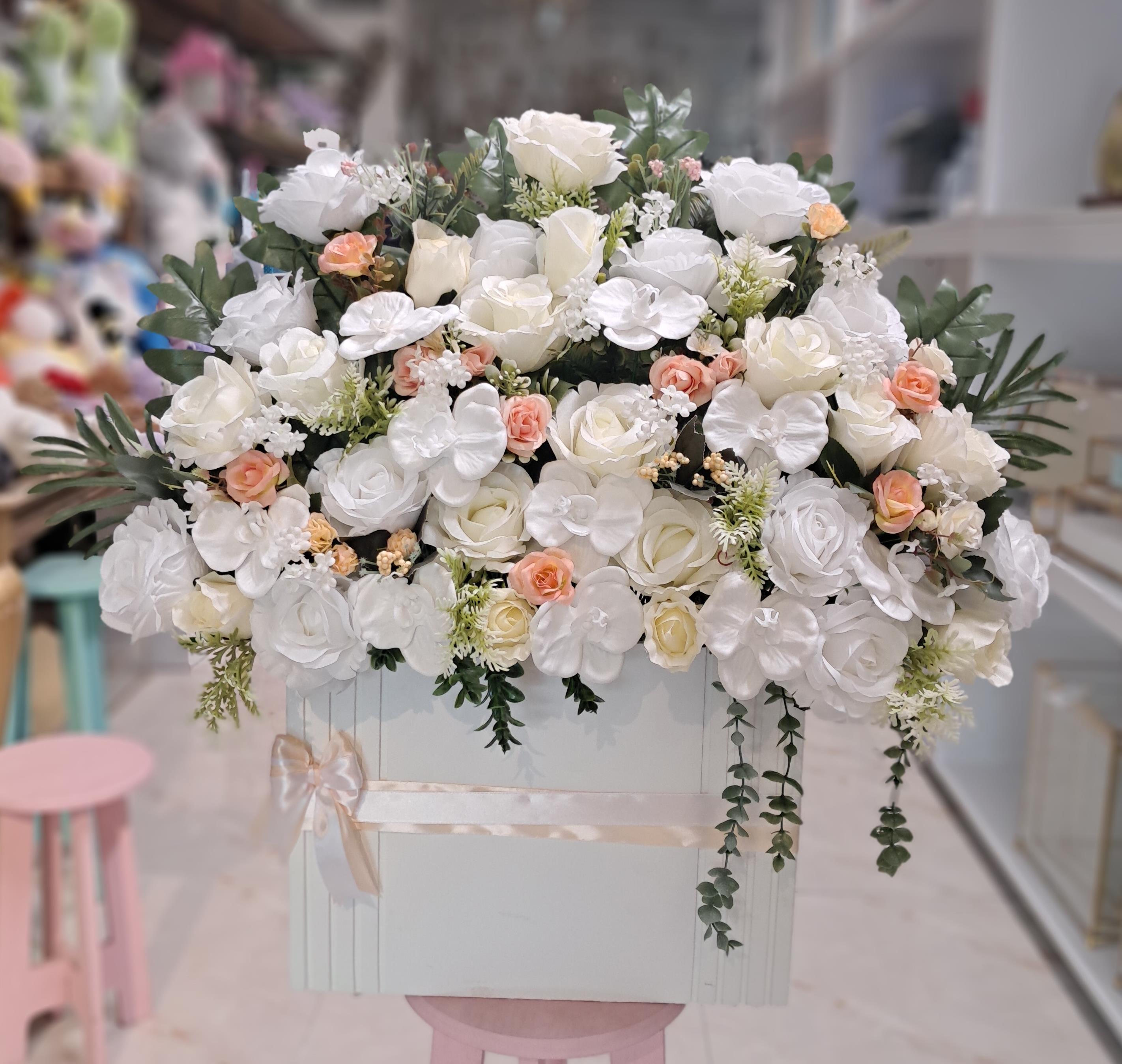 باکس گل مصنوعی خواستگاری سفید کد 790052