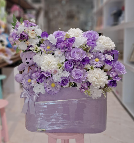 باکس گل مصنوعی بنفش با عروسک کد 460064