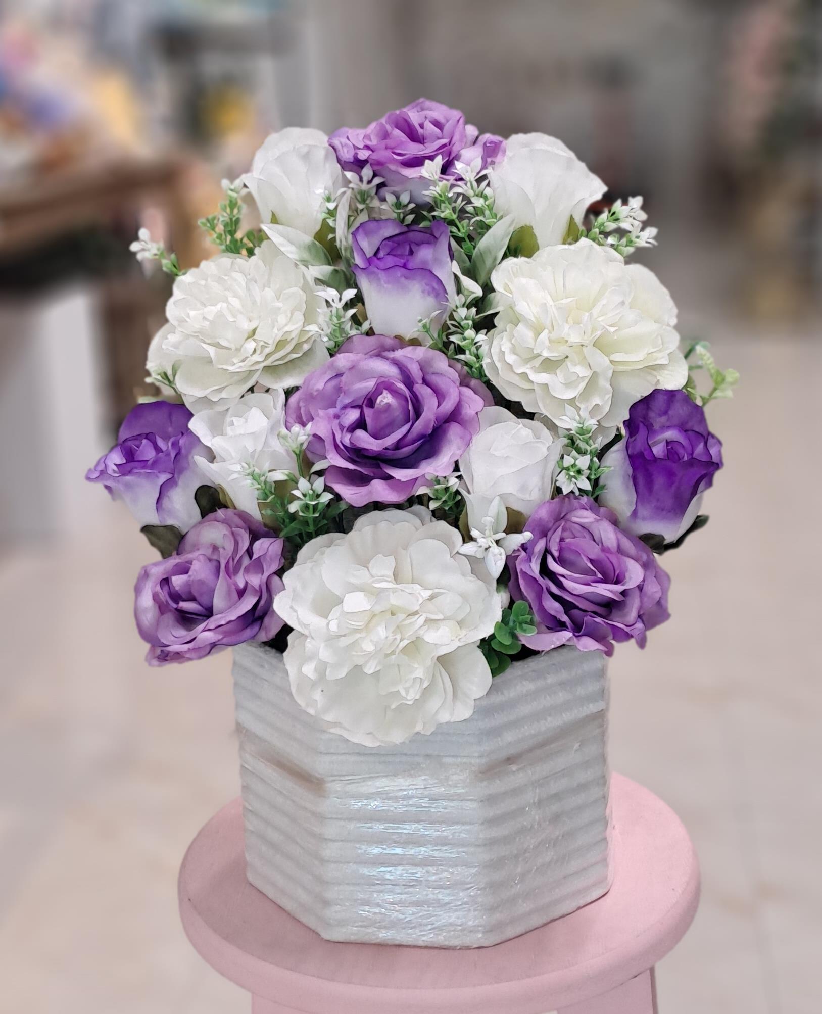 باکس گل مصنوعی سفید بنفش کد 1010981