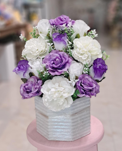 باکس گل مصنوعی سفید بنفش کد 1010981