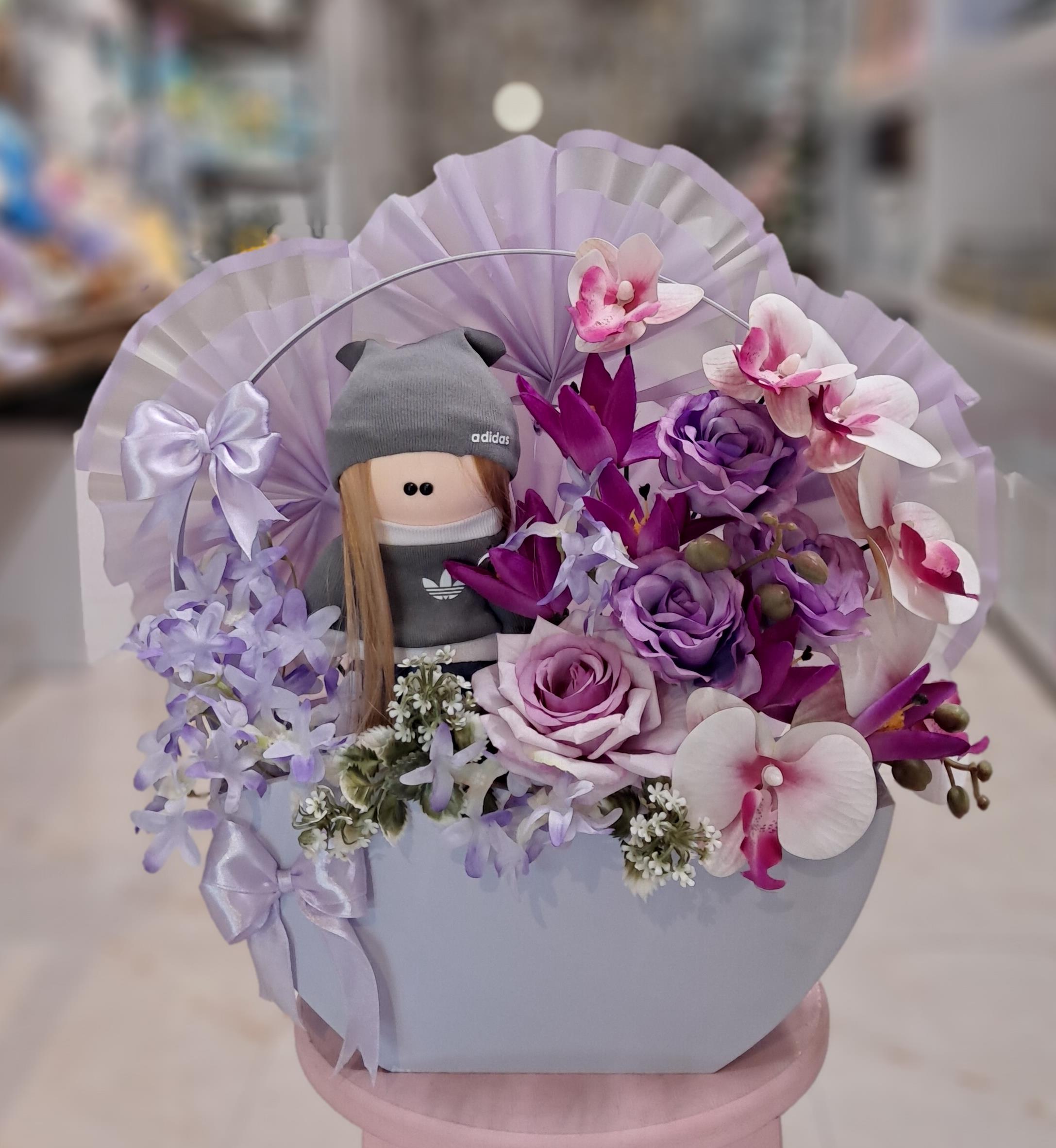 باکس گل مصنوعی بنفش با عروسک کد 790050