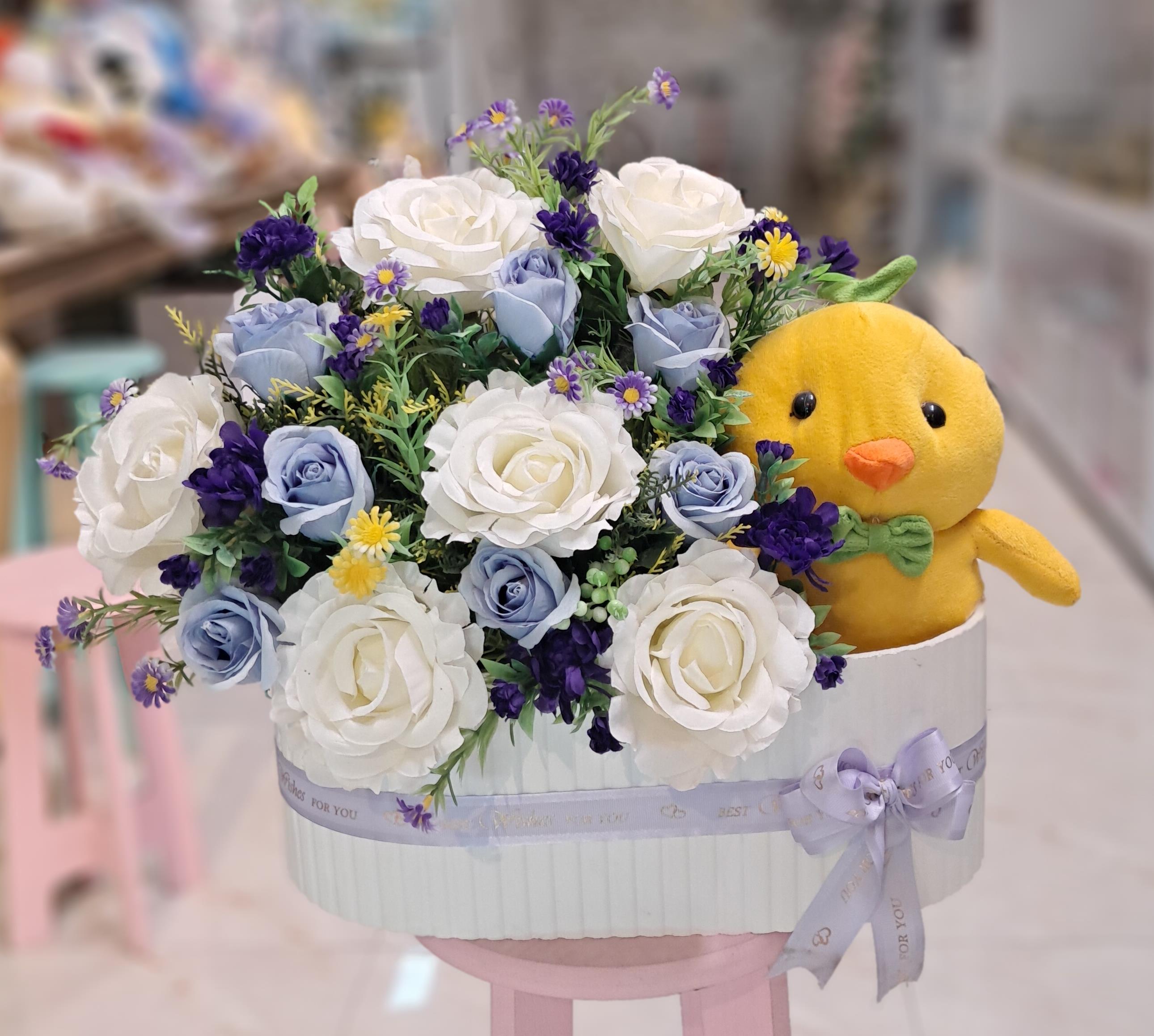 باکس گل مصنوعی با عروسک کد 805084