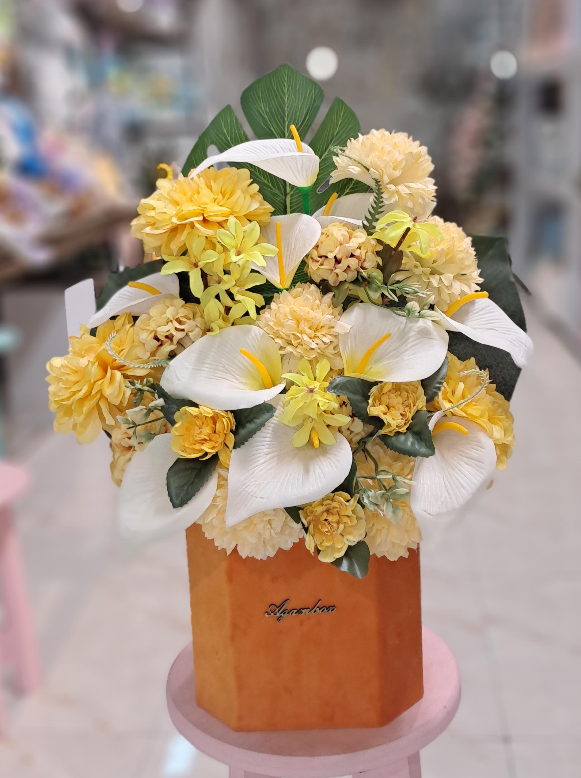 باکس گل مصنوعی زرد کد 790056