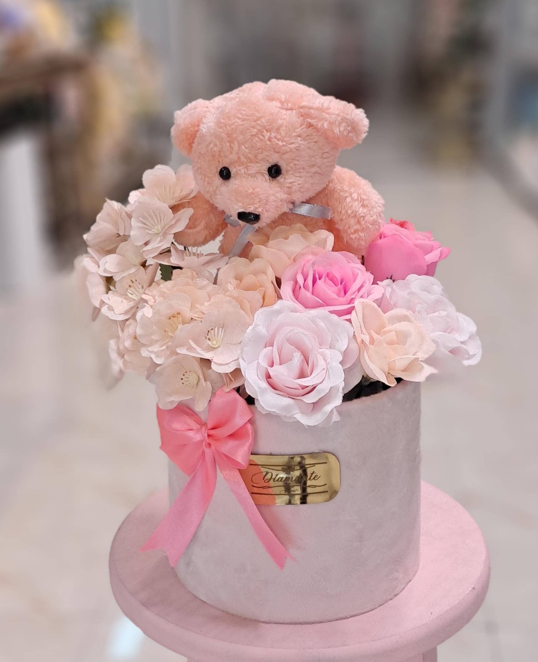 باکس گل مصنوعی کوچک با عروسک کد 803165