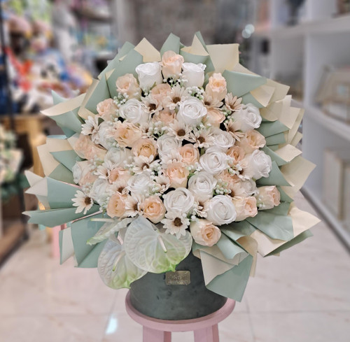باکس گل مصنوعی سفید نباتی کد 805139