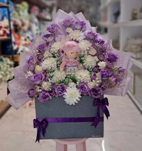 باکس گل مصنوعی بنفش با عروسک کد 790046