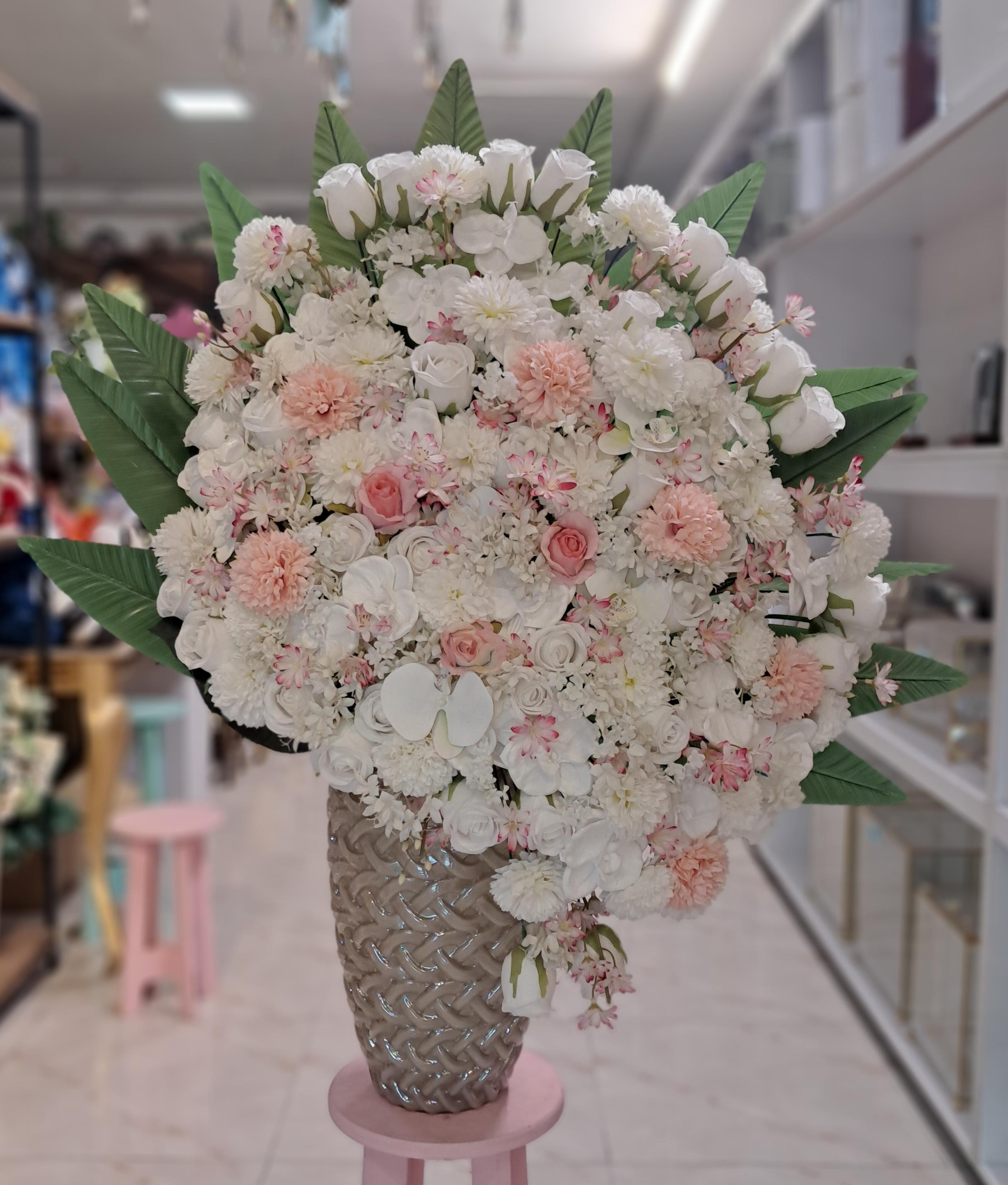 گلدان شیشه ای با گل مصنوعی بزرگ کد 790015