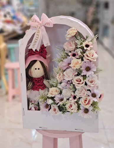 باکس گل مصنوعی دخترانه با عروسک کد 460088