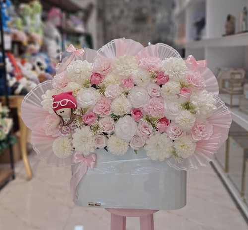 باکس گل مصنوعی صورتی با عروسک کد 460073