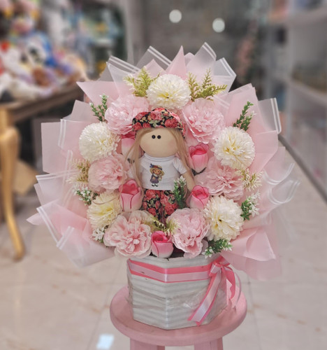 باکس گل مصنوعی دخترانه با عروسک کد 460076
