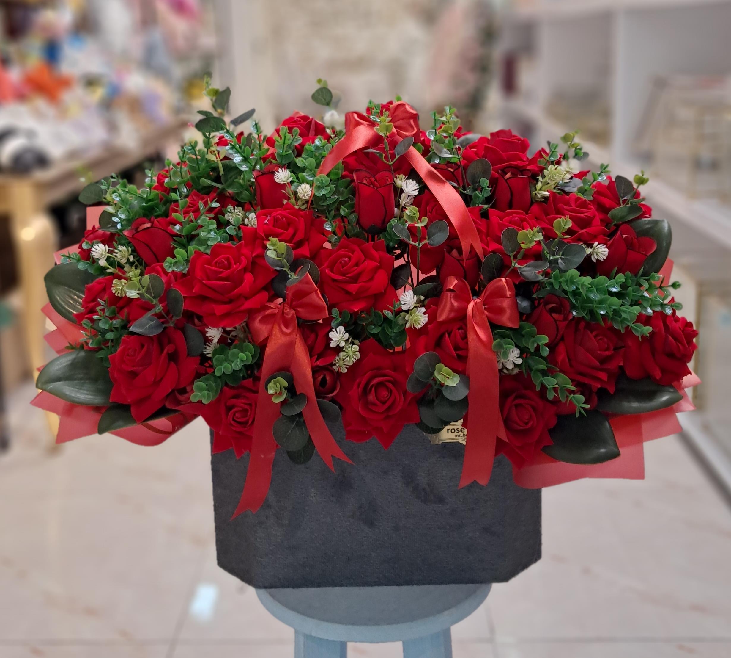 باکس گل مصنوعی قرمز کد 790094