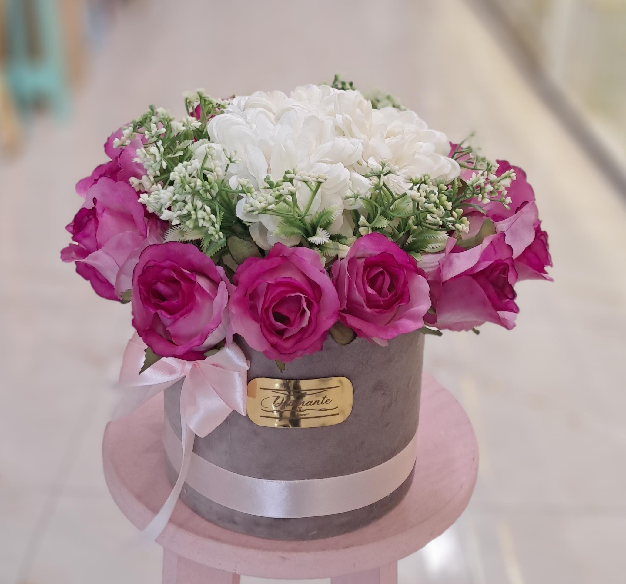 باکس گل مصنوعی سفید بنفش کد790104