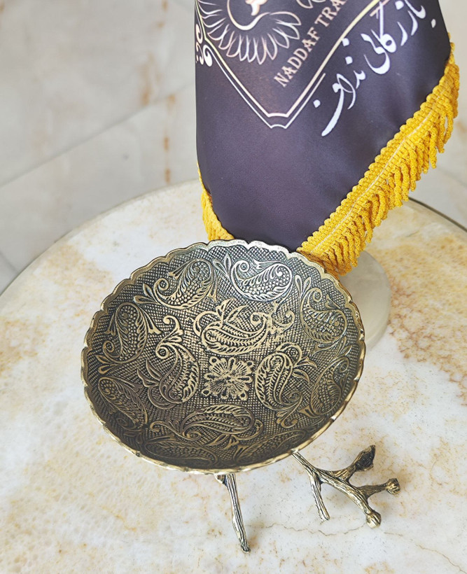 کاسه آجیل خوری برنجی طرح ترنج پایه شاخهای شیک و باکیفیت مناسب برای پذیرایی و دکوراسیون منزل