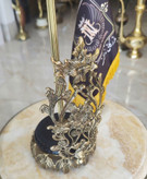جادستمالی برنجی ایستاده طرح گل لوکس و باکیفیت مناسب برای چیدمان میز پذیرایی و دکوراسیون منزل
