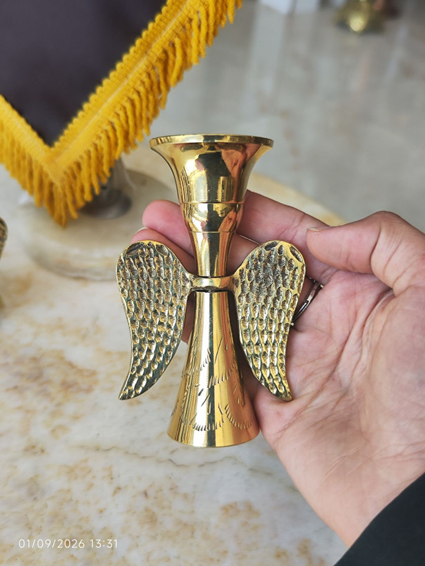 شمعدان برنجی طرح فرشته بالدار لوکس و باکیفیت مناسب دکوراسیون منزل و میز پذیرایی