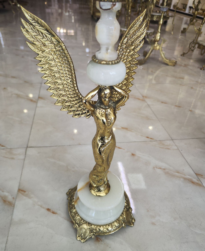 تلفن برنجی گرد ایستاده طرح فرشته پایه سفید لوکس و باکیفیت مناسب برای دکوراسیون پذیرایی و منزل