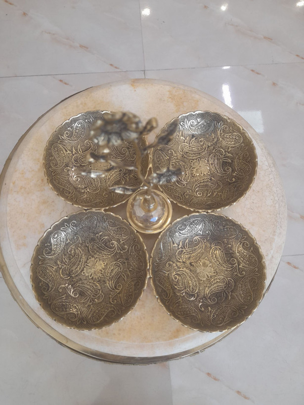 اردو خوری برنجی طرح ترنج ۴ تایی با دستههای برگی برای پذیرایی لوکس و مجلل