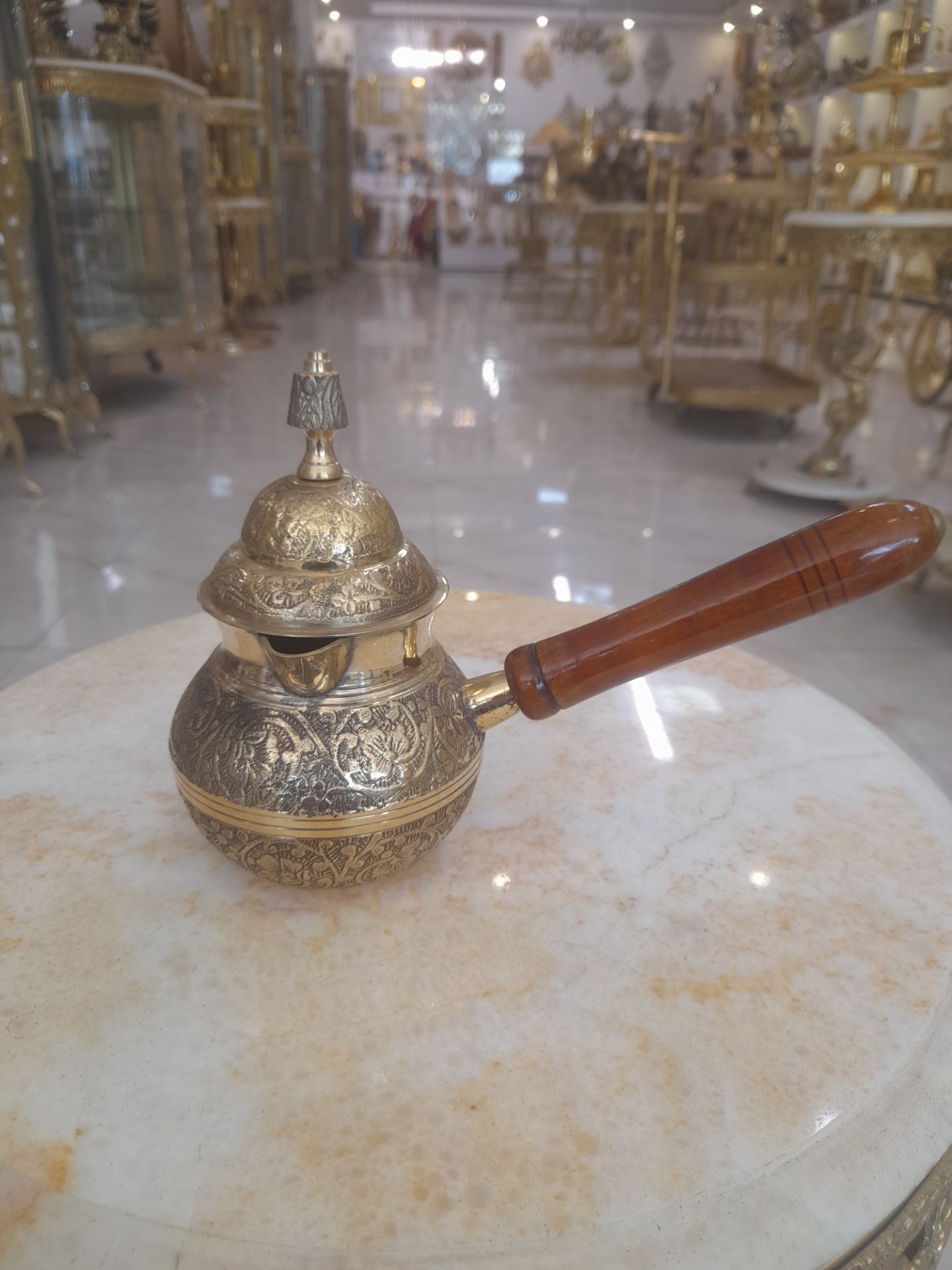 قهوه جوش برنجی درب دار طرح گل سایز متوسط برند متالوکس