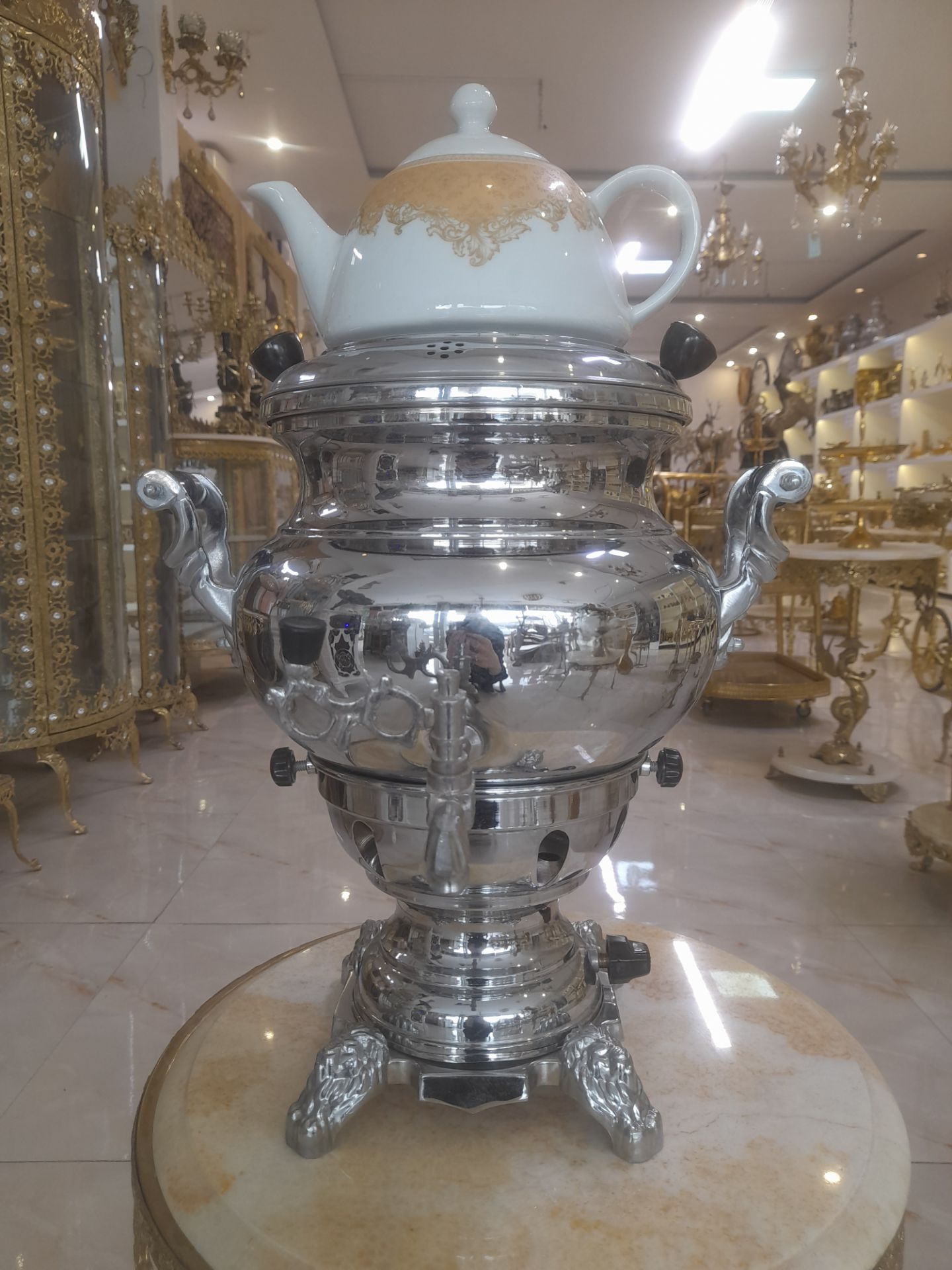 سماور گازی برنجی با آبکاری نقره ای ساده به همراه قوری ست برند متالوکس