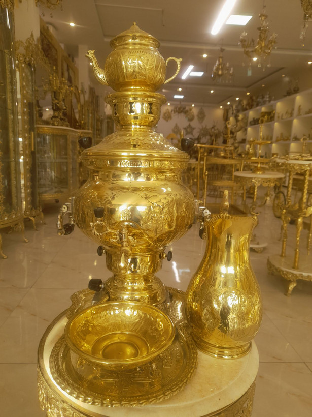 سرویس کامل سماور برنجی طلایی قلمزنی شده با طرح و نقوش باستانی هخامنش