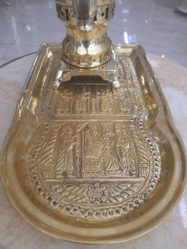 سرویس کامل سماور برنجی سایز متوسط شامل قوری، جام، سینی و پارچ با درخشش طلایی