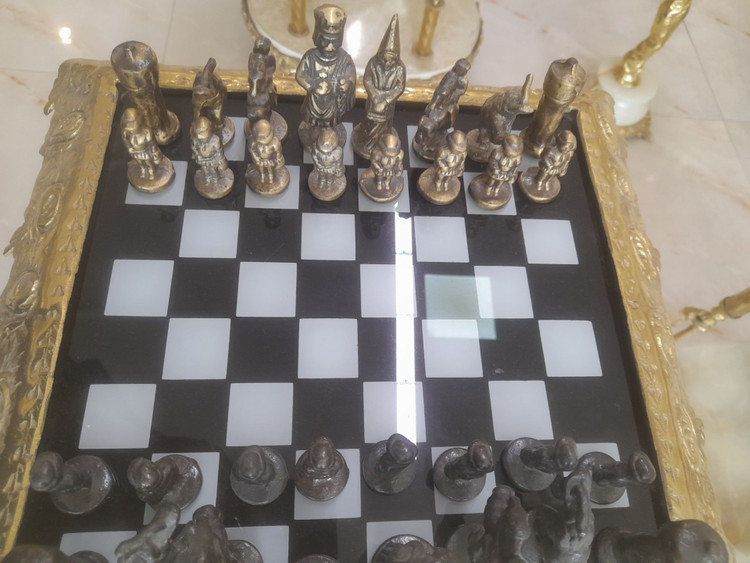 مجسمه دکوراتیو مهره شطرنج ساخته شده از برنج خالص با پرداخت براق و لوکس
