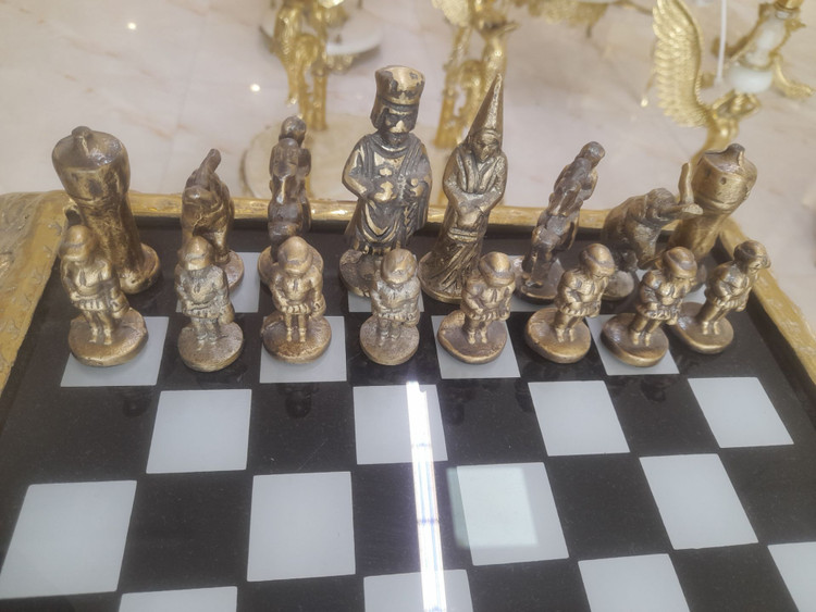 مجسمه دکوراتیو مهره شطرنج ساخته شده از برنج خالص با پرداخت براق و لوکس